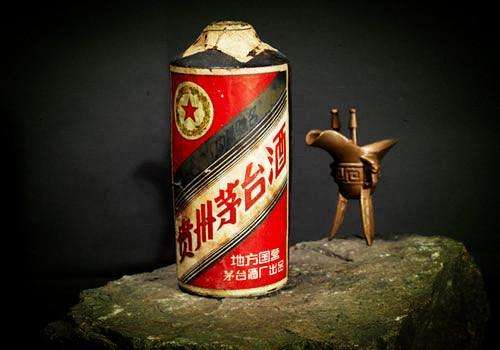济南85年茅台酒回收价格多少钱一瓶？